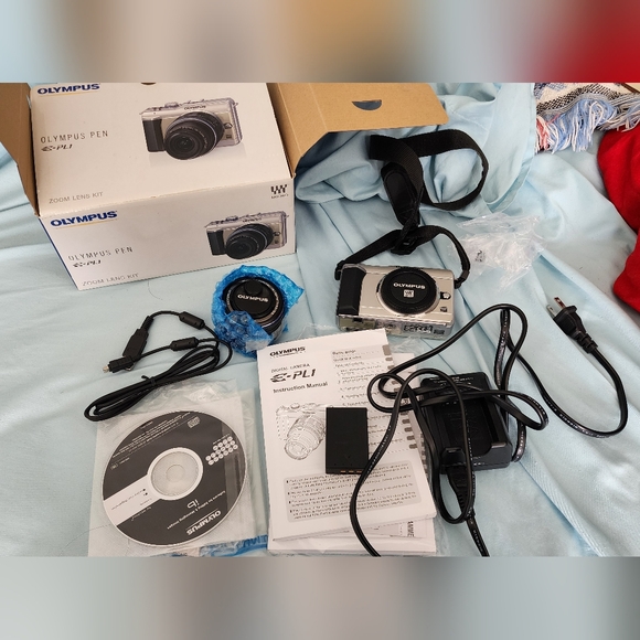 Olympus Pen E-PL1 digital camera - Picture 2 of 8